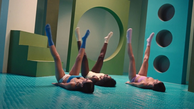 Video Reference: Human body, Performing arts, Art, Entertainment, Knee, Barefoot, Leisure, Balance, Performance art, Foot