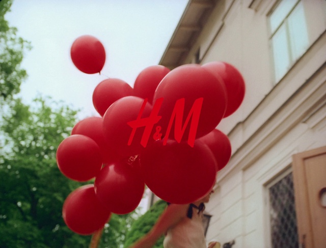 Video Reference: Sky, Daytime, Light, Window, Building, Balloon, Pink, Red, Material property, Event