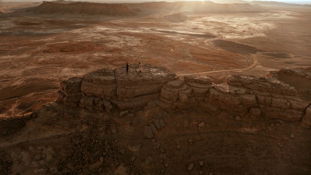 Video Reference: Bedrock, Terrain, Sky, Formation, Outcrop, Landscape, Makhtesh, Fault, Hill, Grassland