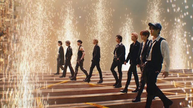 Video Reference: Trousers, People in nature, Standing, Happy, Gesture, Sunlight, Leisure, Fun, Suit, Formal wear