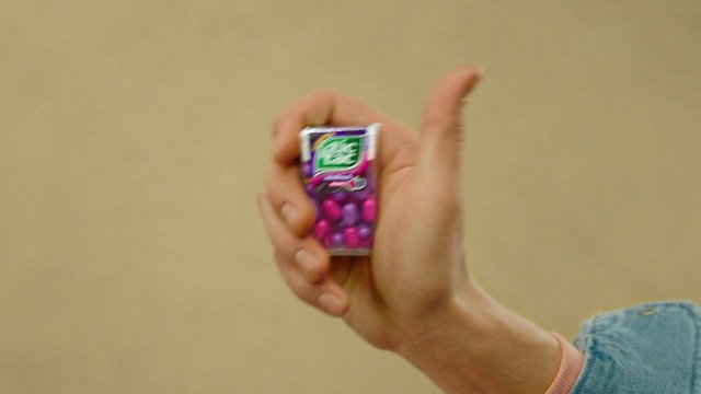 Video Reference: Hand, Jeans, Communication Device, Gesture, Gadget, Mobile phone, Finger, Portable communications device, Thumb, Nail