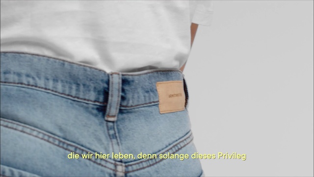 Video Reference: Trousers, Jeans, Human body, Sleeve, Waist, Denim, Thigh, Street fashion, Electric blue, Collar