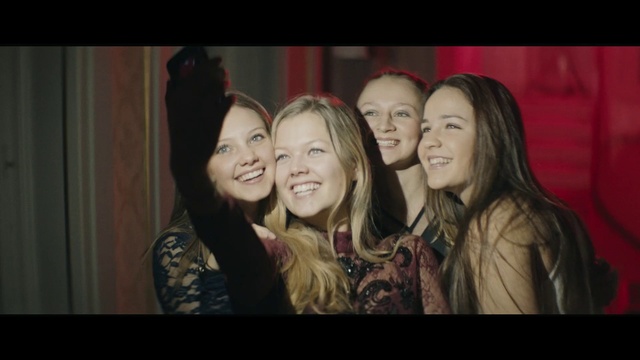 Video Reference: Smile, Flash photography, Happy, Iris, Fun, Entertainment, Magenta, Event, Friendship, Blond