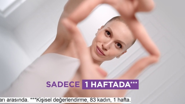 Video Reference: Smile, Eyelash, Neck, Jaw, Flash photography, Happy, Gesture, Chest, Blond, Comfort