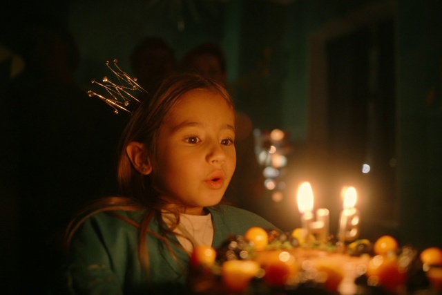 Video Reference: Candle, Flash photography, Happy, Toddler, Event, Holiday, Fire, Christmas, Heat, Tradition