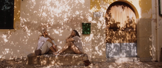 Video Reference: People in nature, Flash photography, Sunlight, Happy, Art, Wall, Cg artwork, Tints and shades, Human leg, Fun