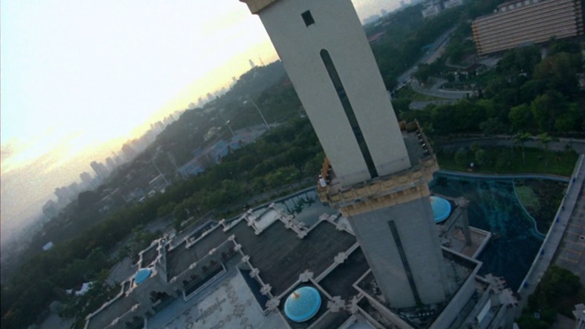 Video Reference: Daytime, Sky, World, Building, Architecture, Tree, Biome, Urban design, City, Landmark