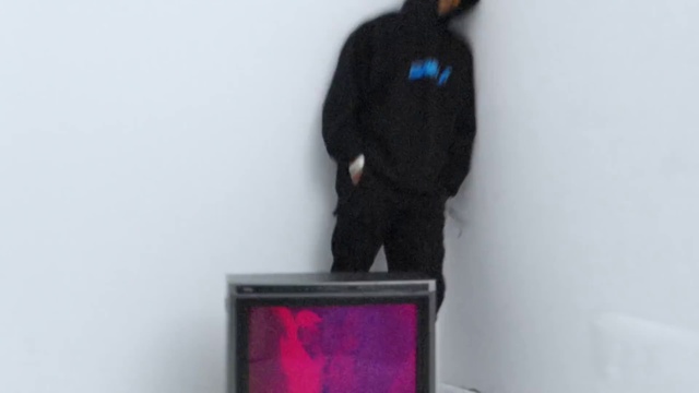 Video Reference: Sleeve, Grey, Television set, Gadget, Television, Magenta, Denim, Audio equipment, Electric blue, Font