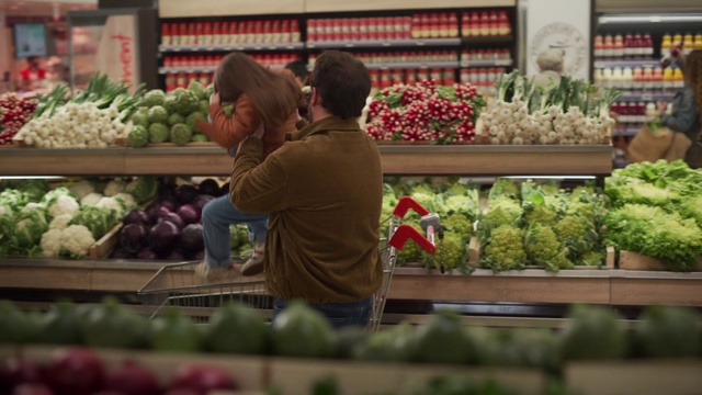 Video Reference: Food, Selling, Plant, Green, Natural foods, Greengrocer, Whole food, Customer, Leaf vegetable, Retail