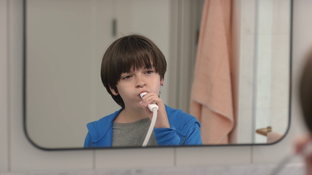 Video Reference: Gesture, Curtain, Microphone, Fun, T-shirt, Room, Bangs, Toddler, Speech, Child