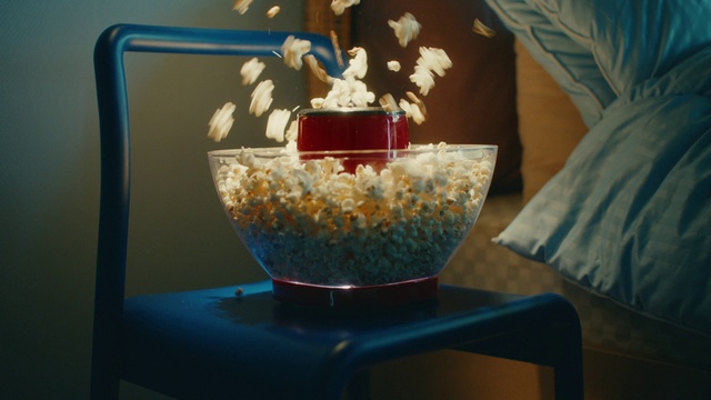 Video Reference: Blue, Plant, World, Interior design, Art, Decoration, Serveware, Glass, Electric blue, Vase