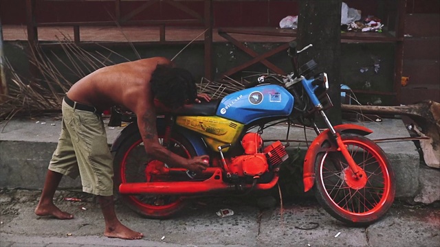 Video Reference: Tire, Fuel tank, Wheel, Automotive lighting, Vehicle, Automotive tire, Motor vehicle, Vehicle brake, Automotive exhaust, Automotive design