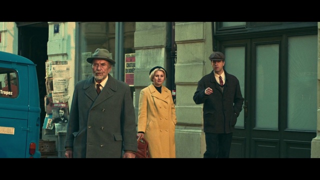 Video Reference: Hat, Coat, Overcoat, Trench coat, Street fashion, Blazer, White-collar worker, Formal wear, Event, Fashion design