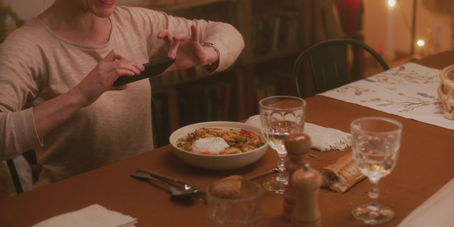 Video Reference: Table, Food, Tableware, Furniture, Dishware, Drinkware, Plate, Stemware, Serveware, Recipe