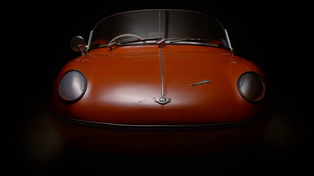 Video Reference: Tire, Automotive parking light, Land vehicle, Vehicle, Automotive lighting, Hood, Motor vehicle, Car, Automotive mirror, Bumper