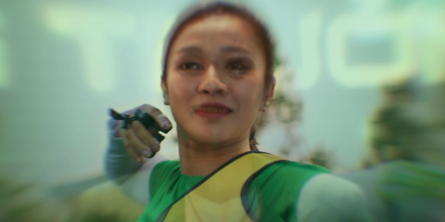 Video Reference: Smile, Gesture, Happy, Sports uniform, Event, Fun, Spokesperson, Player, T-shirt, Recreation