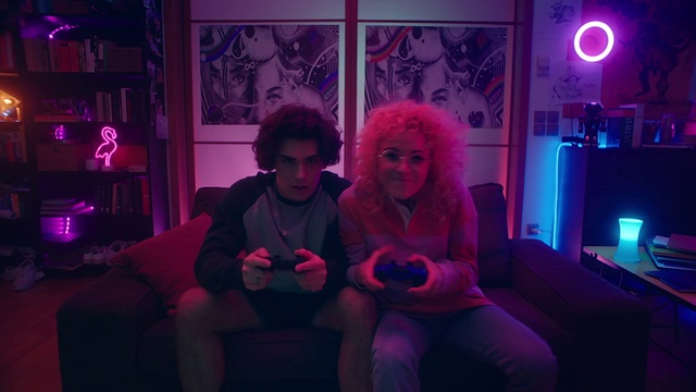 Video Reference: Purple, Vision care, Flash photography, Violet, Pink, Eyewear, Fun, Entertainment, Magenta, Thigh