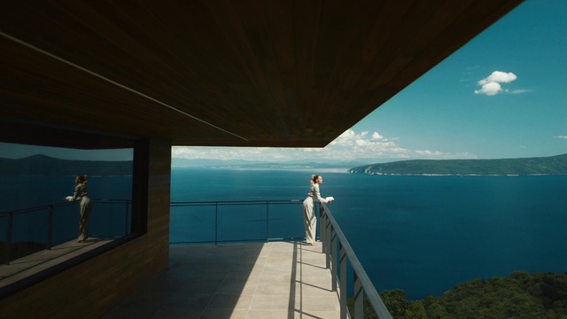 Video Reference: Water, Sky, Cloud, Leisure, Horizon, Lake, Travel, Building, Landscape, Ocean