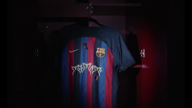 Video Reference: Jersey, Sleeve, Sportswear, Entertainment, Sports uniform, Font, Clothes hanger, Electric blue, Fashion design, Magenta