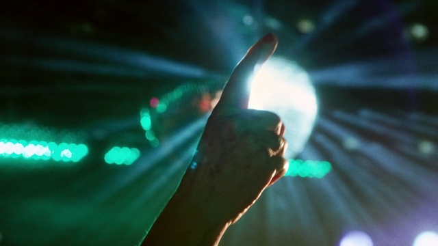 Video Reference: Water, Automotive lighting, Flash photography, Musician, Entertainment, Music, Performing arts, Gas, Visual effect lighting, Lens flare