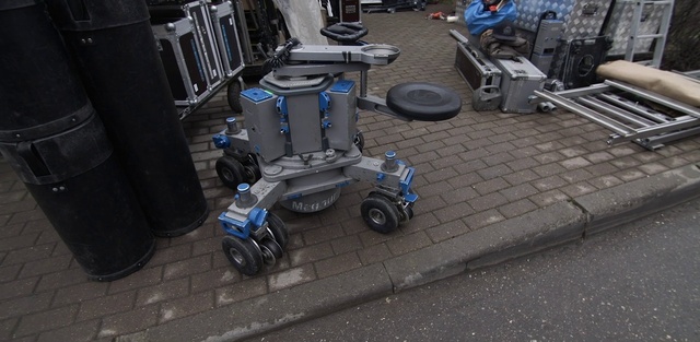 Video Reference: Wheel, Tire, Automotive tire, Motor vehicle, Tread, Rolling, Automotive design, Electric blue, Machine, Engineering