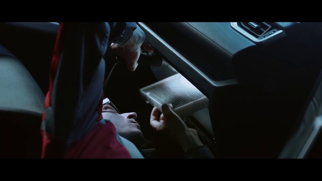 Video Reference: Automotive lighting, Automotive design, Car, Gesture, Flash photography, Vehicle, Automotive mirror, Motor vehicle, Personal luxury car, Vehicle door