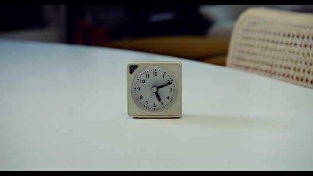 Video Reference: Watch, Analog watch, Clock, Measuring instrument, Rectangle, Watch accessory, Gas, Font, Jewellery, Gadget