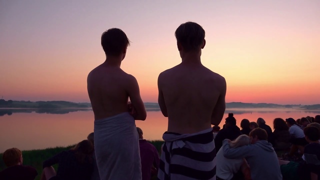 Video Reference: Sky, Water, People in nature, People on beach, Happy, Sunlight, Gesture, Afterglow, Dusk, Travel