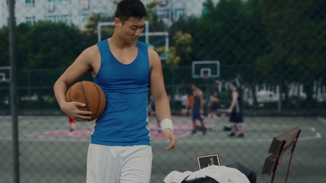 Video Reference: Basketball, Shorts, Sports equipment, Muscle, Player, Ball, Ball game, Sportswear, Leisure, Sports