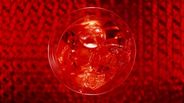 Video Reference: Stemware, Automotive lighting, Amber, Automotive tail & brake light, Fluid, Drinkware, Barware, Liquid, Glass, Circle