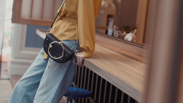 Video Reference: Leg, Sunglasses, Luggage and bags, Goggles, Street fashion, Bag, Sleeve, Wood, Waist, Eyewear