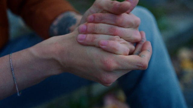 Video Reference: Hand, Finger, Gesture, Thumb, Nail, Blood vessel, Wrist, Event, Electric blue, Wrinkle