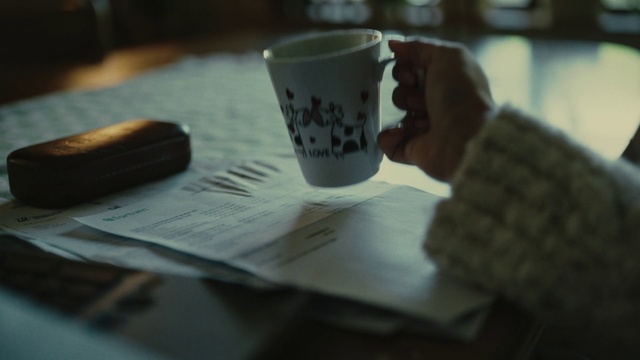 Video Reference: Glasses, Drinkware, Table, Cup, Textile, Tableware, Serveware, Finger, Wood, Font