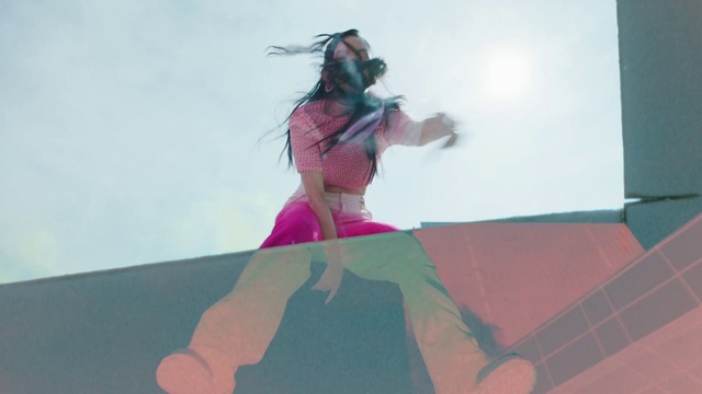 Video Reference: Entertainment, Thigh, Performing arts, Happy, Magenta, Event, Dance, Performance art, Fun, Hat