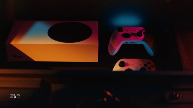 Video Reference: Vision care, Eyewear, Font, Art, Gadget, Magenta, Automotive design, Space, Audio equipment, Personal protective equipment