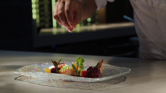 Video Reference: Food, Tableware, Ingredient, Recipe, Dishware, Gesture, Plate, Cuisine, Cooking, Dish