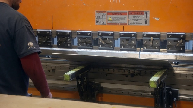 Video Reference: Gas, Audio equipment, Technology, Machine, Engineering, T-shirt, Effects processor, Musical instrument accessory, Control panel