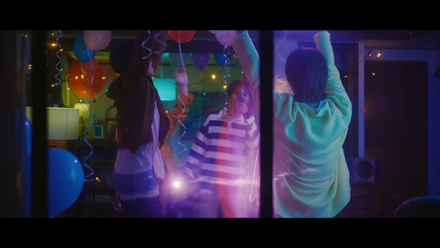 Video Reference: Purple, Organism, Entertainment, Violet, Window, Visual effect lighting, Magenta, Fun, Electric blue, Art