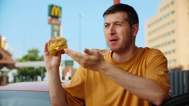 Video Reference: Hand, Sky, Food, Gesture, Finger, Cuisine, Fun, Junk food, Thumb, T-shirt