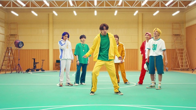 Video Reference: Shorts, Shoe, Sports uniform, Active shorts, Player, Sneakers, Ball game, Leisure, Competition event, Sports