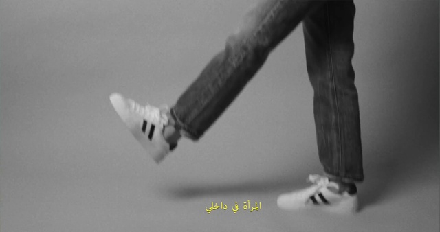 Video Reference: Arm, Leg, Human body, Flash photography, Gesture, Nail, Knee, Elbow, Wrist, Human leg