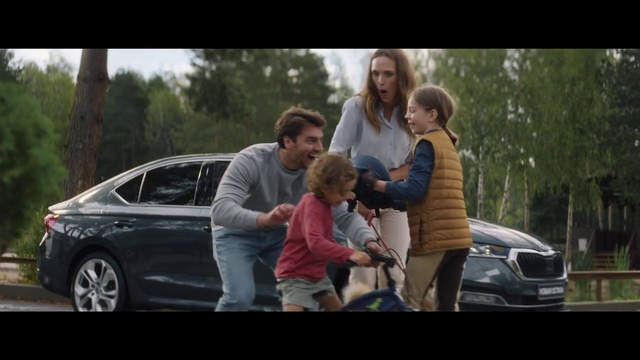 Video Reference: Tire, Car, Land vehicle, Vehicle, Motor vehicle, Wheel, Automotive lighting, Automotive design, Gesture, Vehicle door