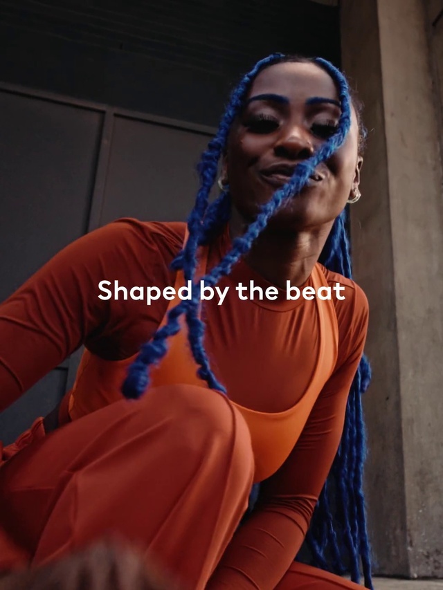 Video Reference: Smile, Shoulder, Eye, Dress, Entertainment, Thigh, Fashion design, Earrings, Electric blue, Performing arts