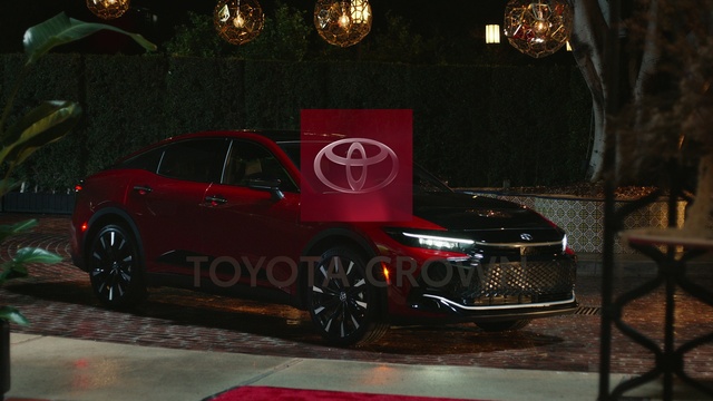 Video Reference: Wheel, Tire, Vehicle, Car, Automotive lighting, Automotive design, Automotive tire, Motor vehicle, Alloy wheel, Automotive tail & brake light