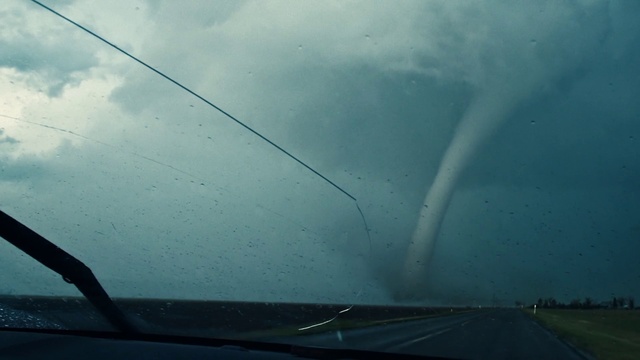 Video Reference: Cloud, Atmosphere, Sky, Water, Hood, Natural environment, Motor vehicle, Window, Mode of transport, Automotive exterior