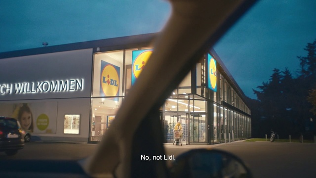 Video Reference: Sky, Automotive mirror, Tree, Mode of transport, Window, Shade, Building, Rear-view mirror, Automotive lighting, Tints and shades