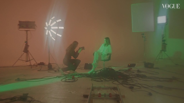 Video Reference: Musical instrument, Entertainment, Art, Flooring, Event, Technology, Electronic device, Performing arts, Guitar, Visual arts