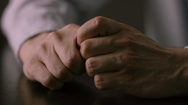 Video Reference: Skin, Head, Hand, Arm, Human body, Gesture, Finger, Thumb, Wrinkle, Wrist