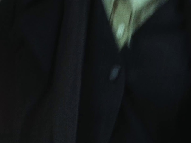 Video Reference: Sleeve, Gesture, Tints and shades, Automotive lighting, Elbow, Wood, Electric blue, Human leg, Formal wear, Rim