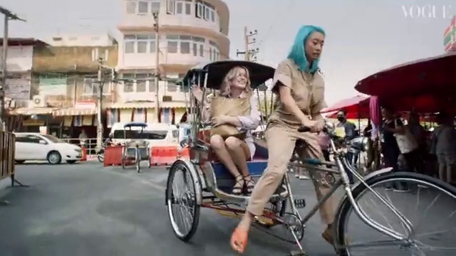 Video Reference: Wheel, Tire, Bicycle, Land vehicle, Vehicle, Window, Motor vehicle, Bicycle tire, Bicycle wheel, Car